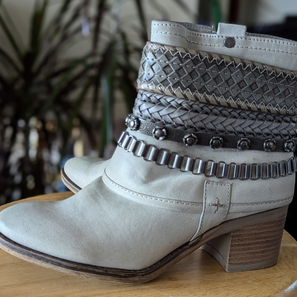 Stylish Gray Ankle Boots With Silver Accents